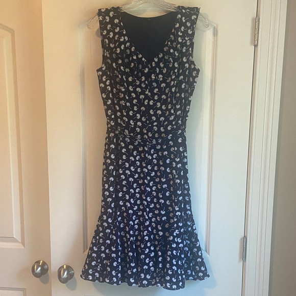 Talbots Dresses & Skirts - Talbots Sleeveless Navy and White Midi Dandelion Dress 8P